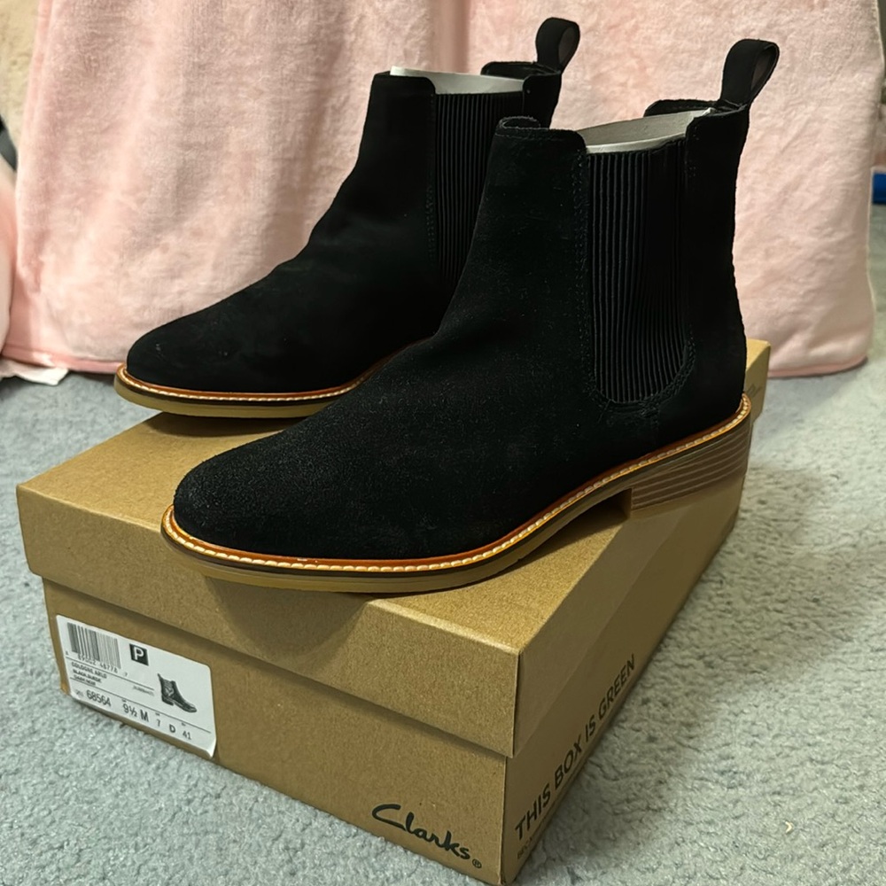 NWT Clark’s Cologne Arlo Black Suede Chelsea Boots
